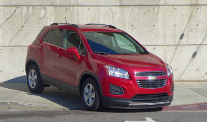A three-quarter front view of a 2015 Chevrolet Trax
